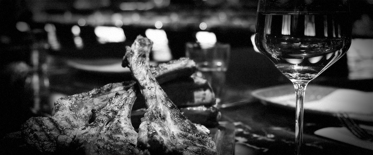 Grilled Rack of Lamb with Red Wine (Grayscale)